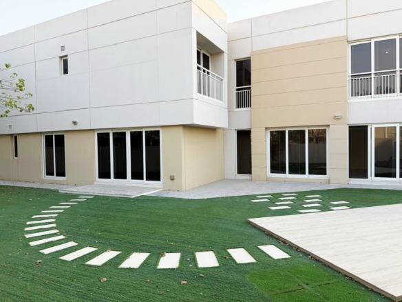 Well-Maintained 5BR Villa With Large Plot