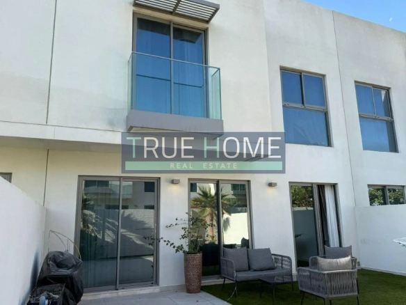 Big Plot Corner Townhouse \ Freehold \ Single Row